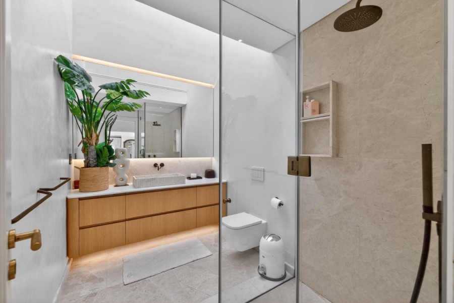 5 Bedroom Property for Sale in Fresnaye Western Cape